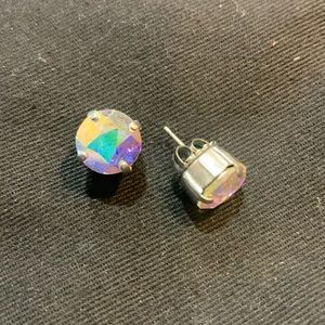 Sabika stud earrings. Silver with iridescent stone.